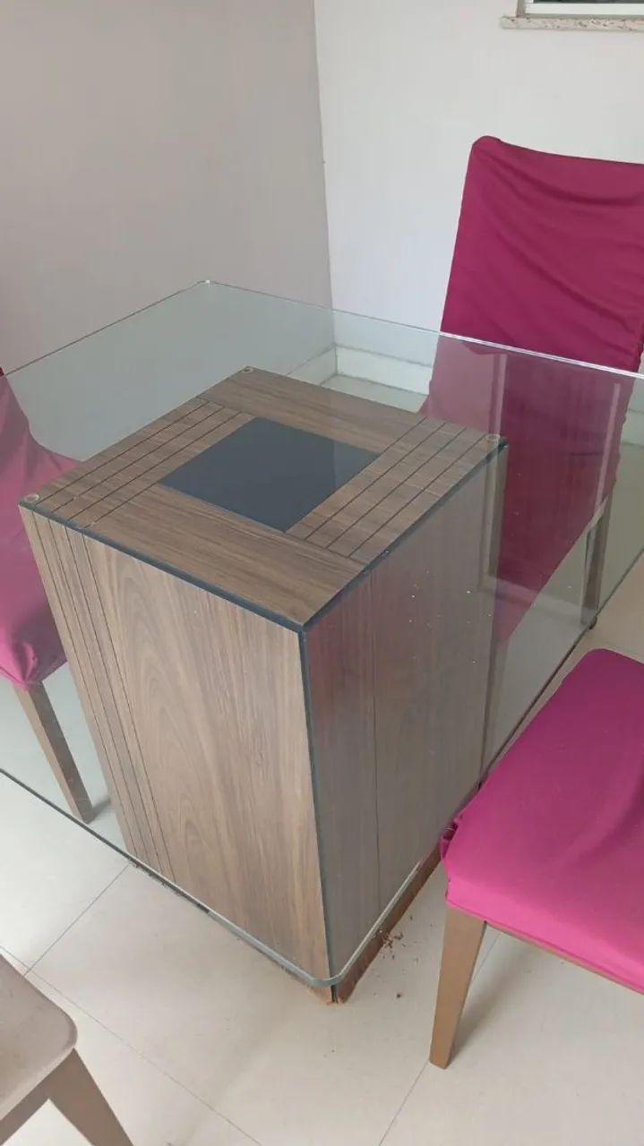 Mesa tampo de vidro com 4 cadeiras