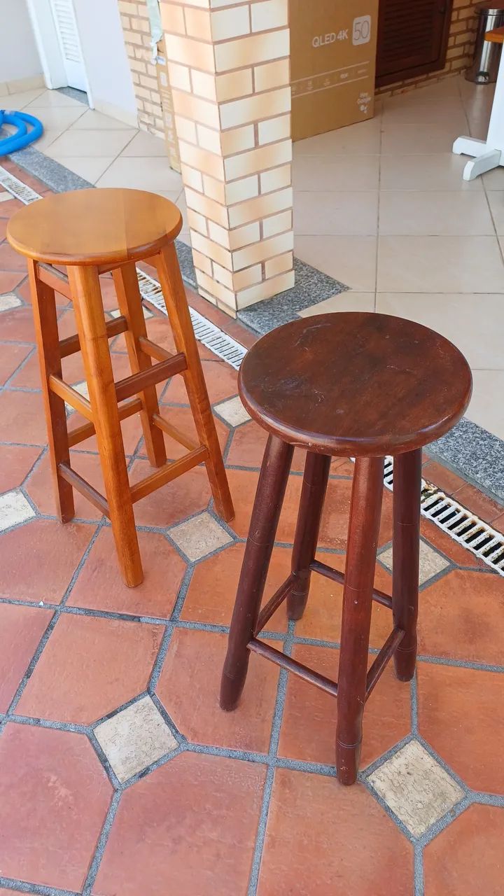 2 banquetas de madeira  - Foto 2