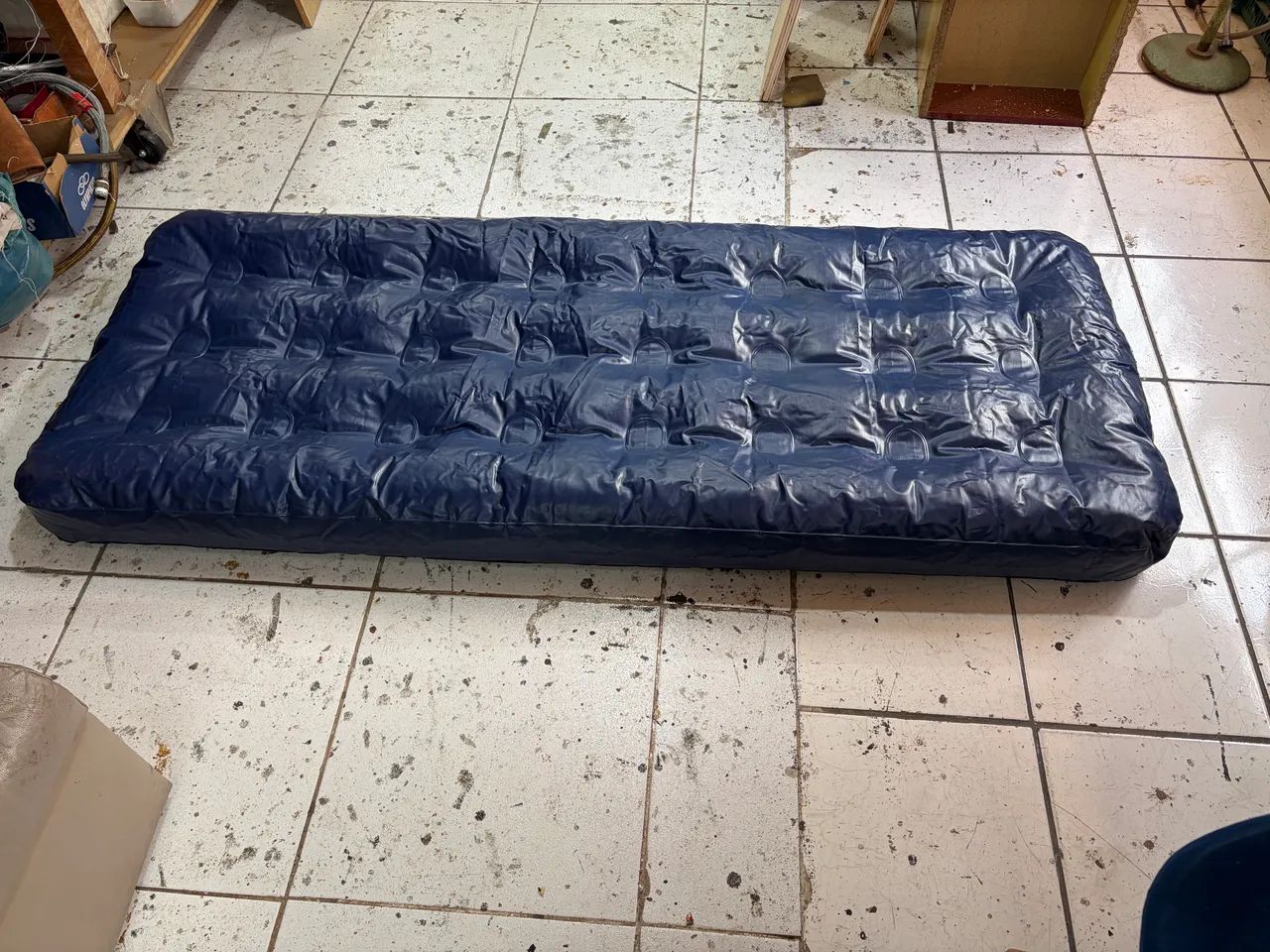 Colchão inflável de solteiro com detalhe - Foto 4