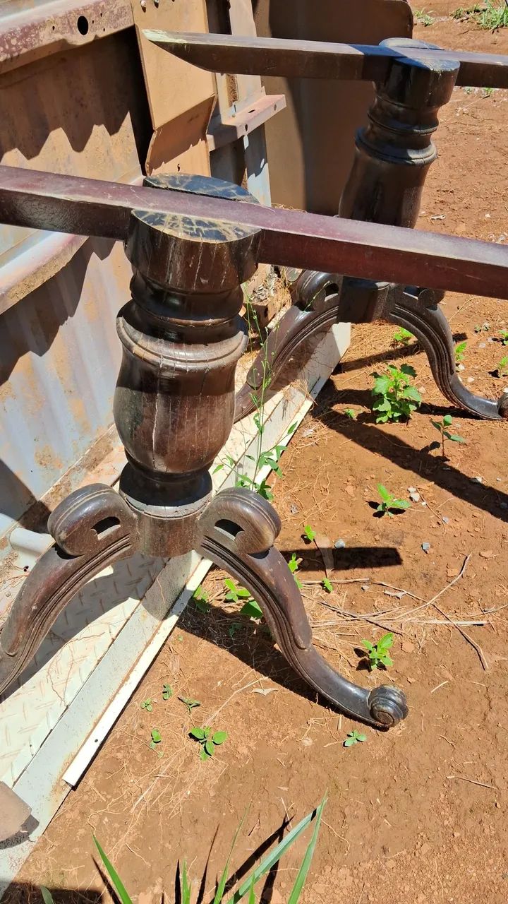 Pés de Mesa Retrô  em madeira