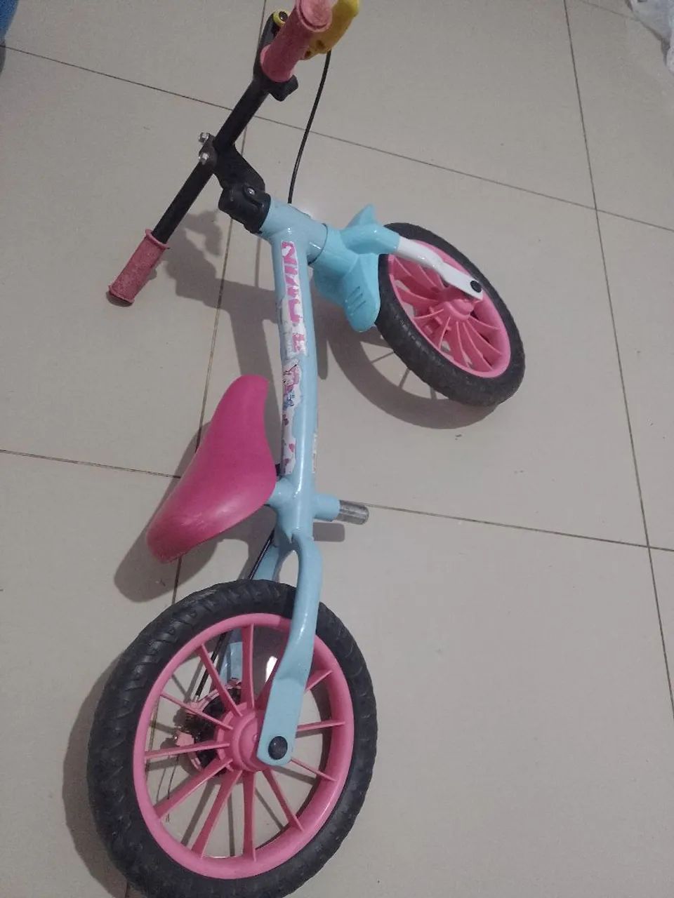 Bicicleta infantil de equilíbrio 