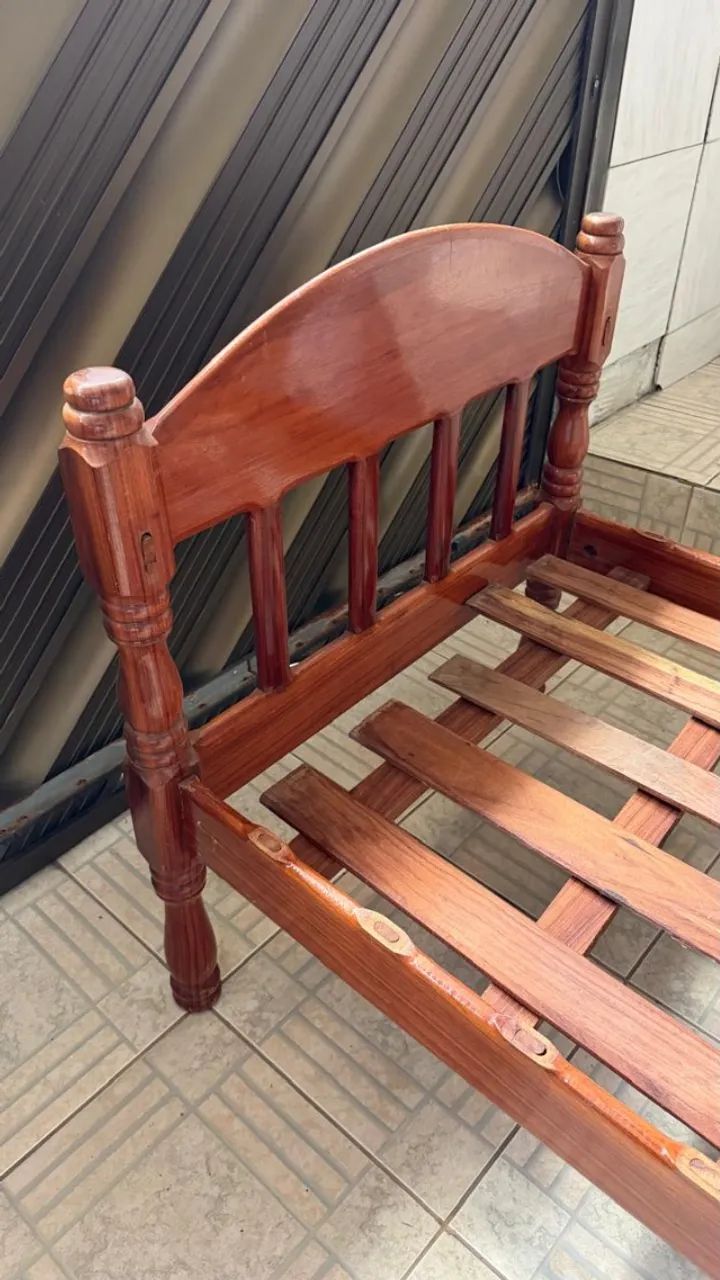 Conjunto com Rack, sapateira e cama de solteiro de madeira - Foto 2