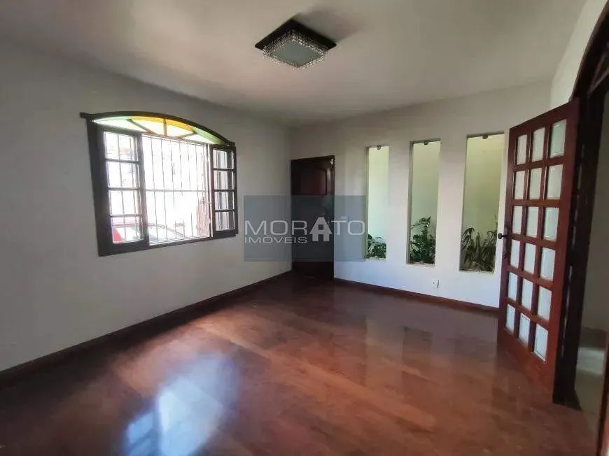 Casa com 5 quartos 2 suítes e 5 vagas de garagem no bairro Palmares. - Foto 2