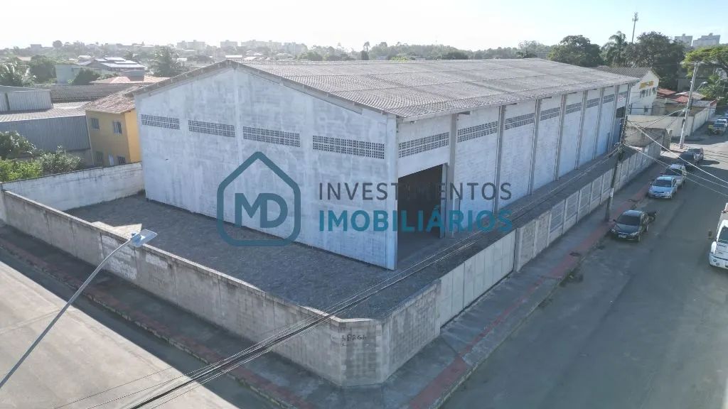 Galpão com 1.146m² com área total de 1.800m² com banheiro e vestiários em Jacaraípe - Foto 4