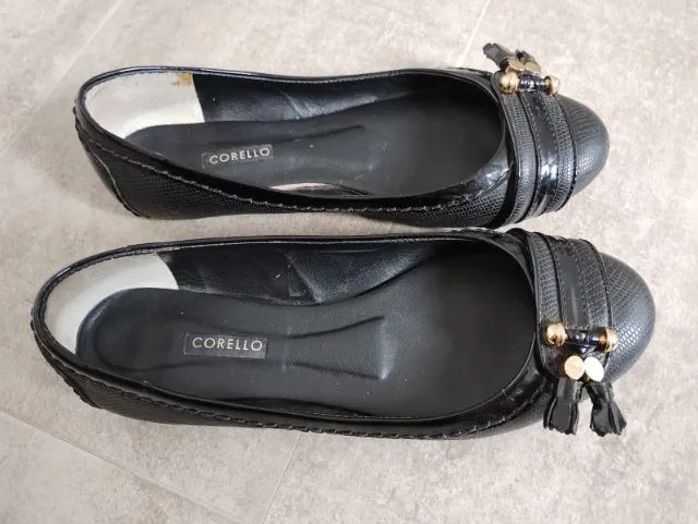 Sapatilha Corello Preta 34 com Detalhe Dourado - Foto 2