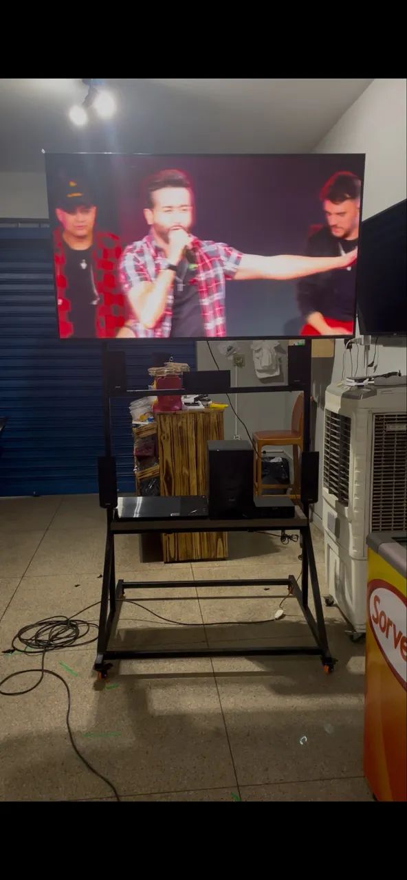 Suporte tv móvel com rodinhas  - Foto 2