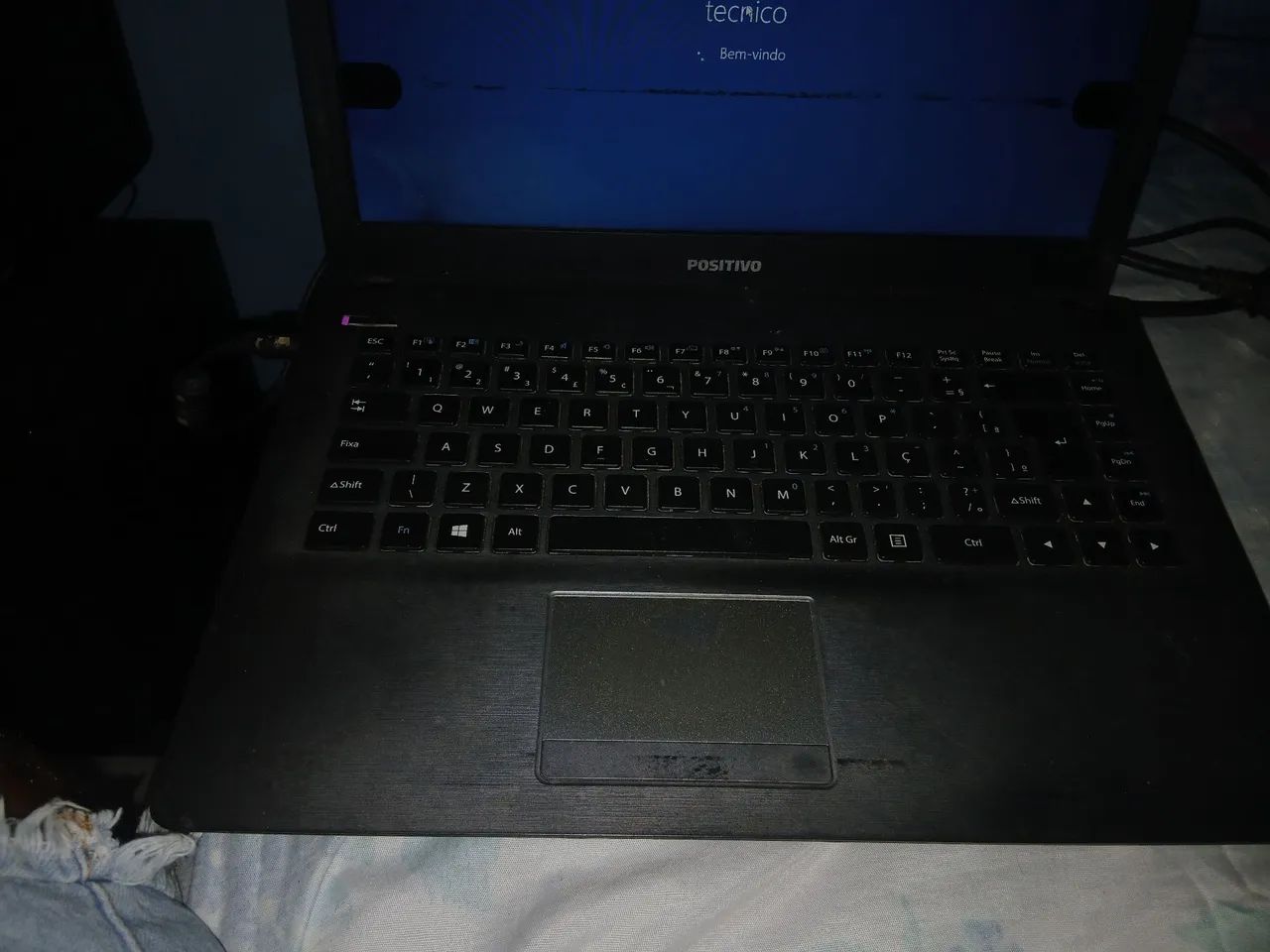 Notebook positivo funcionando!!! Porém com a carcaça da tela quebrada e algumas manchas - Foto 4