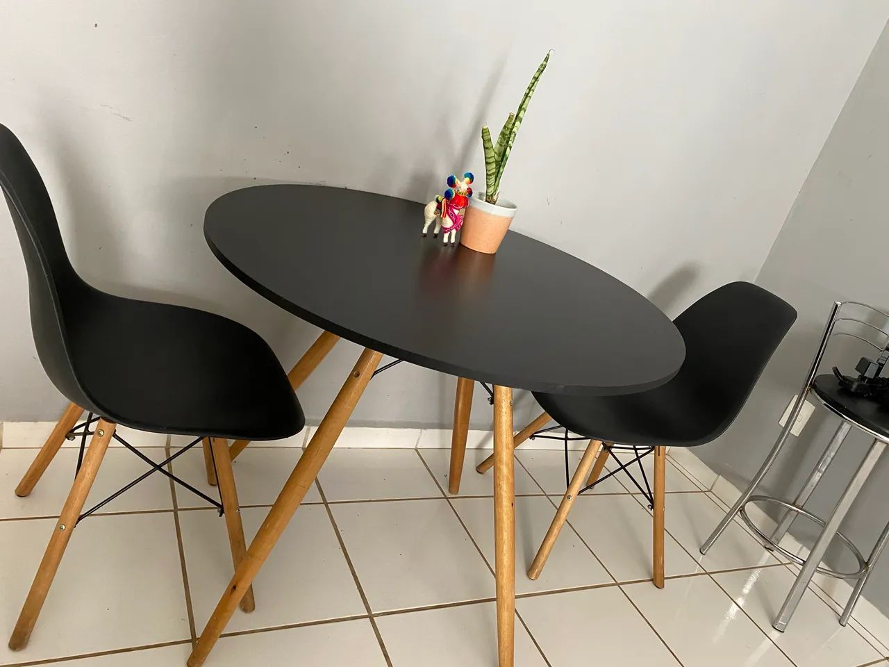 Mesa Eiffel com 4 cadeiras