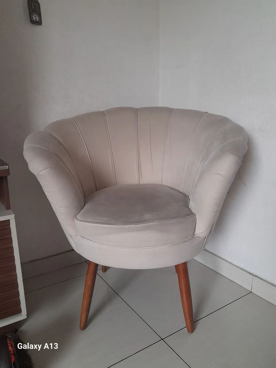 Vendo sofá e duas poltronas preço bom ,para retirar rápido  - Foto 2