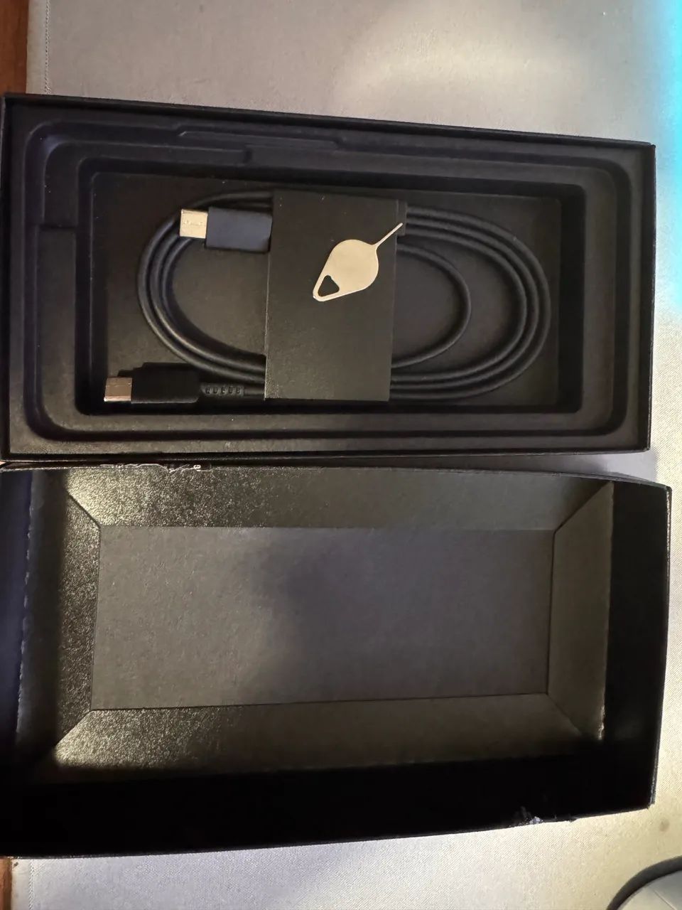 Samsung Galaxy S22+ com pequenas avarias no vidro frontal e traseiro - Foto 5