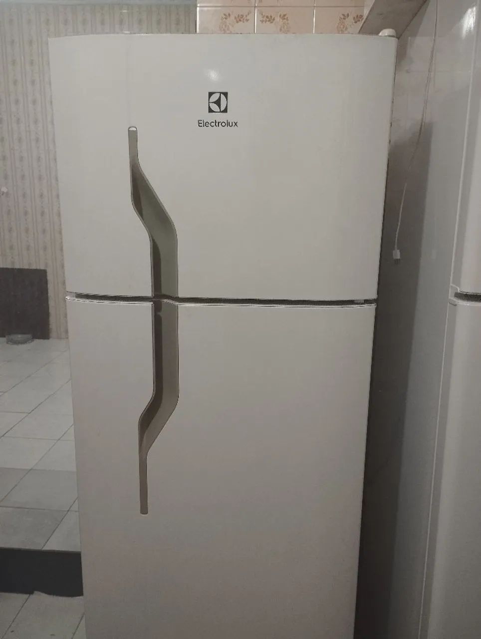 Vendo geladeira Electrolux.