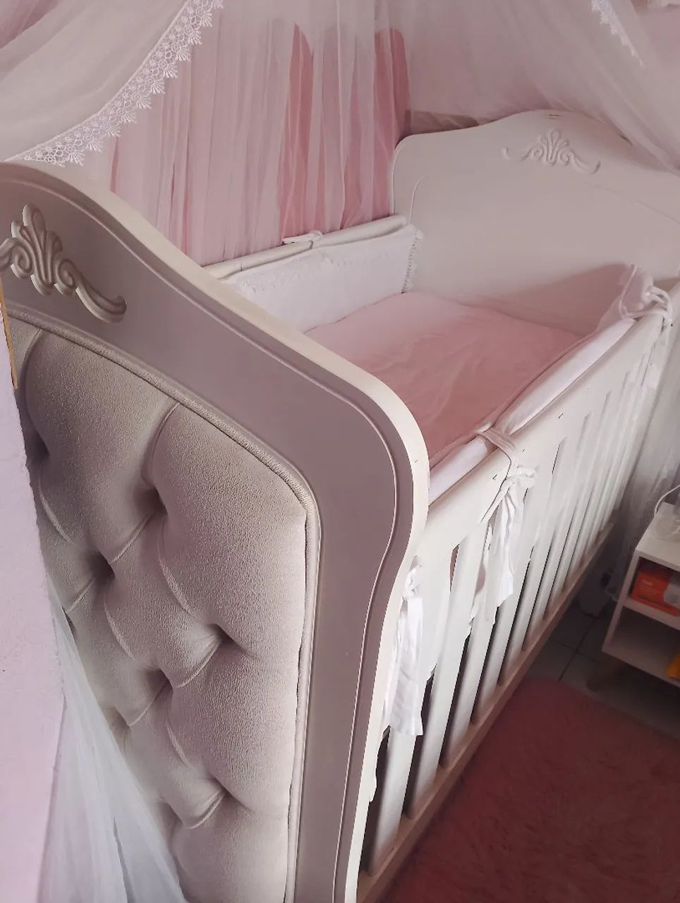 Berço capitonê vira cama + dorcel kit berço e mosqueiro  - Foto 2