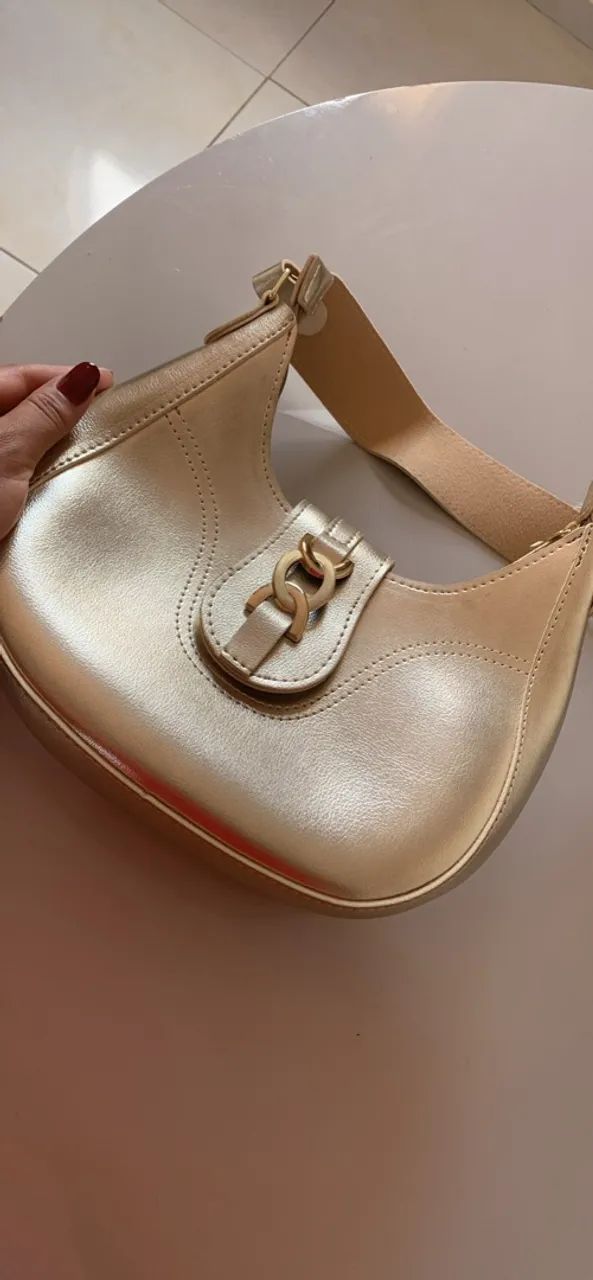 Bolsa de ombro dourada 