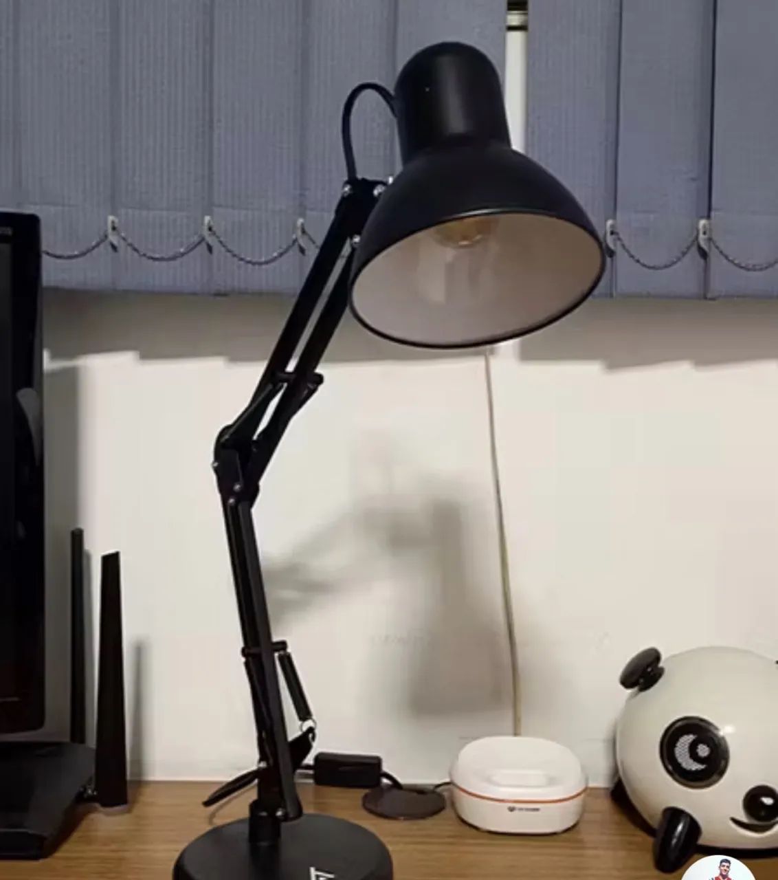 Luminária Mesa Abajur Quarto Articulável Com Garra E Base