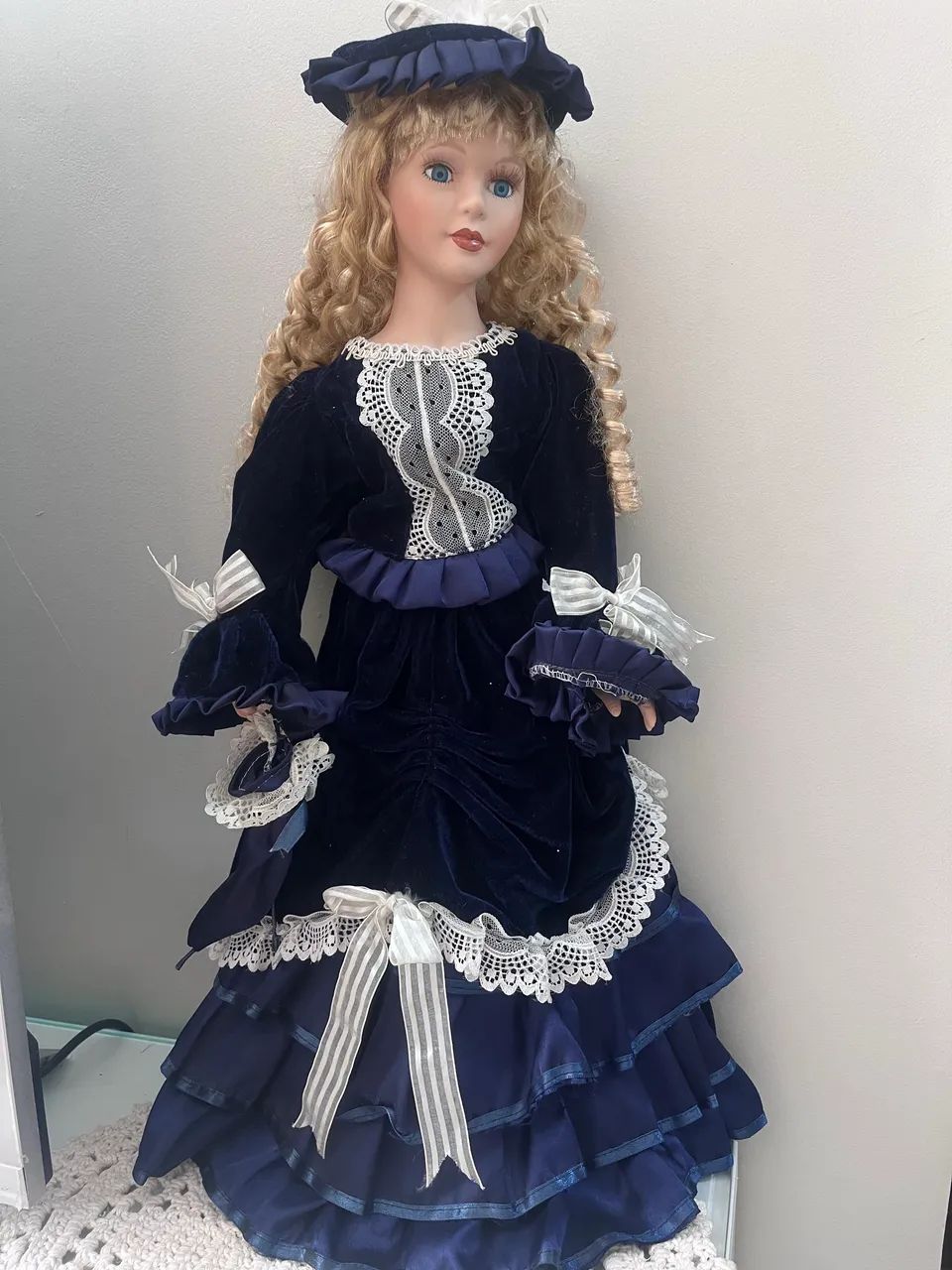 Boneca de porcelana grande 60cm - Foto 2