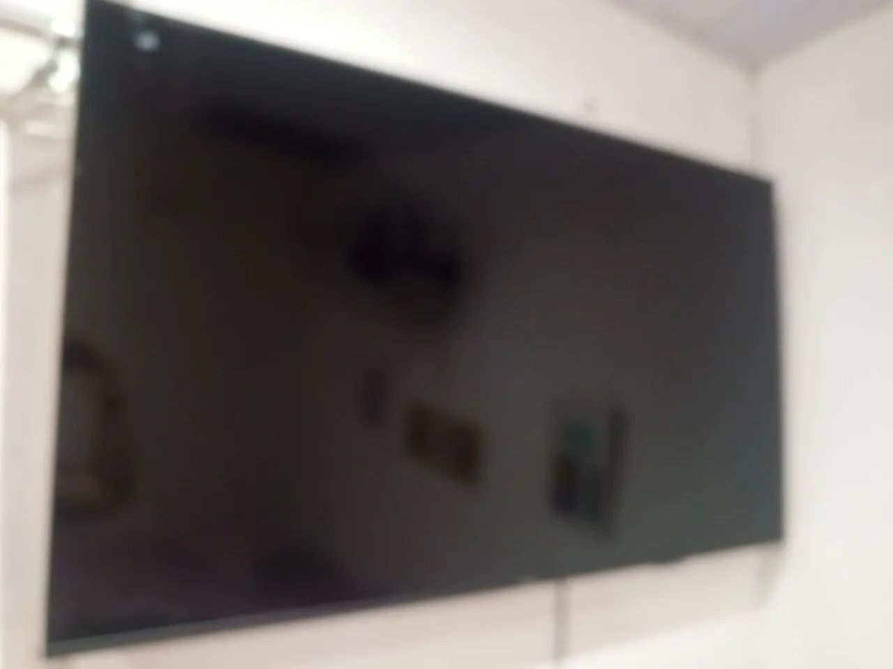 Vendo uma televisão com defeito está nova tem só um mês de uso 
