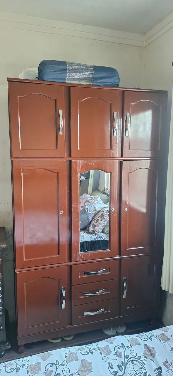 Vendo Guarda Roupa Solteiro