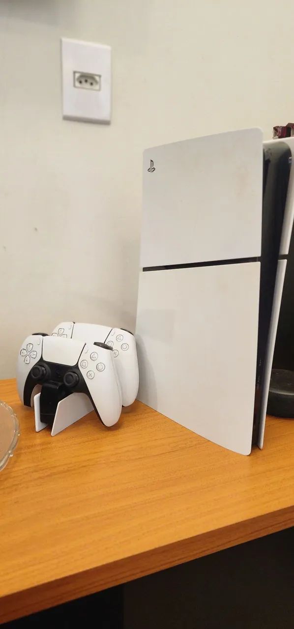 PS5 Digital + 2 Controles + Base de Carregamento - Foto 3