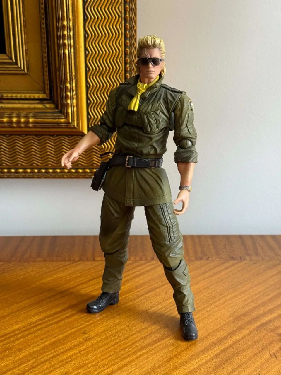 Kazuhira Miller Play Arts Kai (Metal Gear Solid Peace Walker) - Foto 3