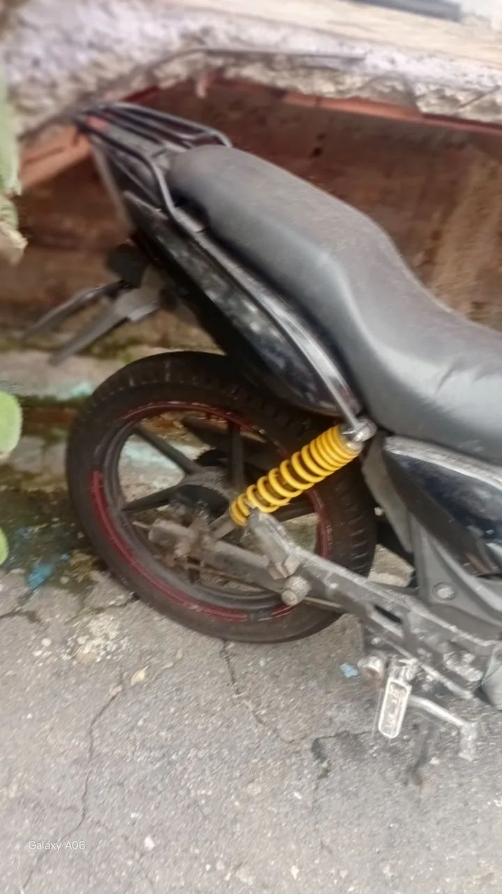 Vendo uma moto Dafra Apache 2011preta