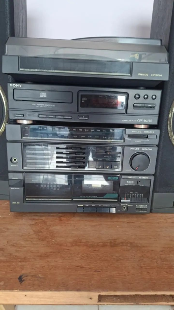Aparelho de som Philco Hitachi (Toca disco, CD, rádio e 2 caixas) - Foto 3