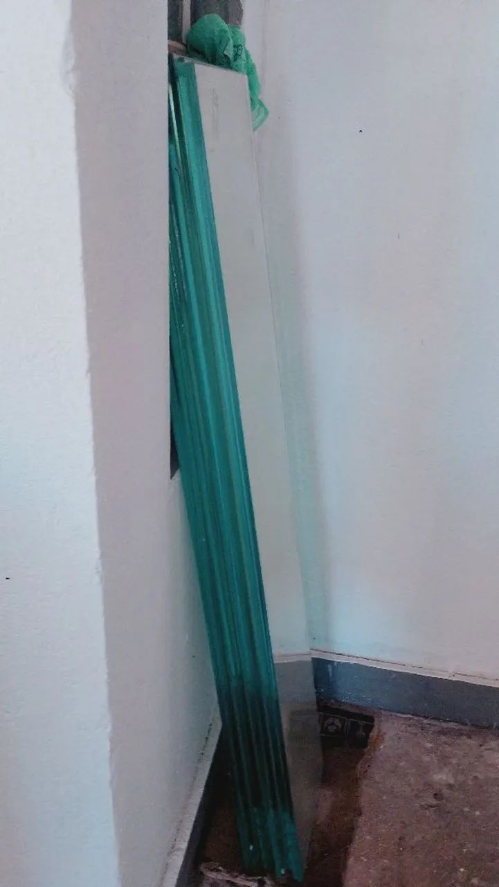 Balcão vitrine e prateleira com divisórias de vidro  - Foto 2