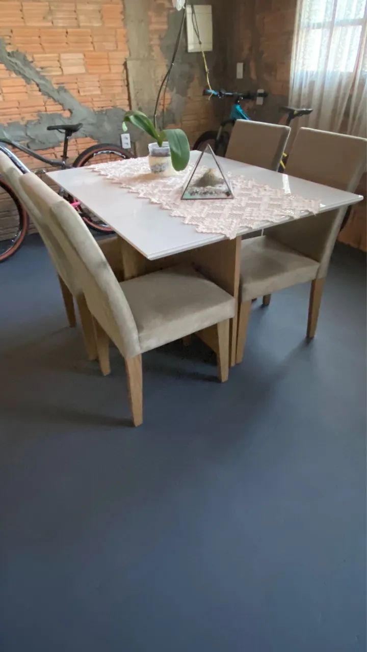 Mesa com 4 cadeiras 65704316409857120