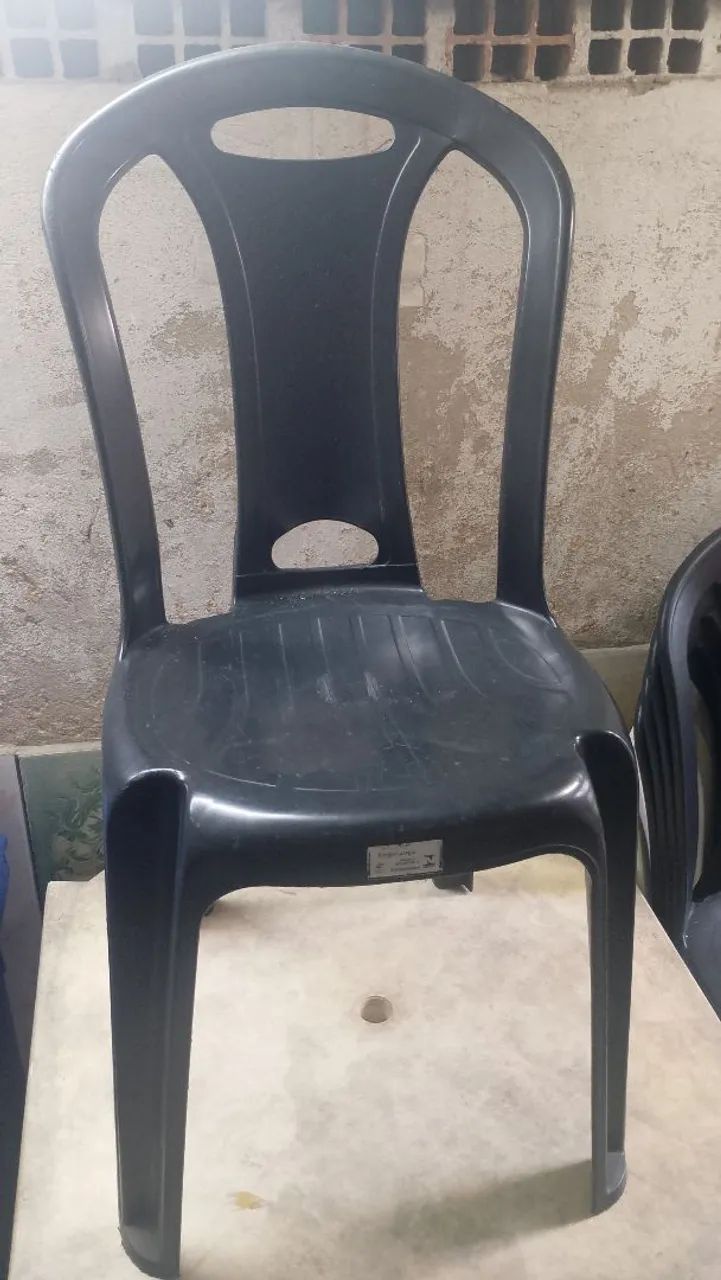2 Mesas e 6 cadeiras plásticas - Foto 5