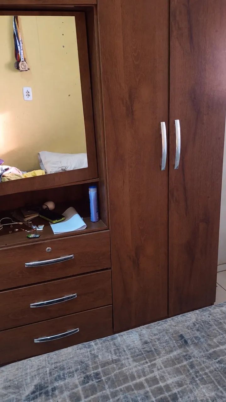 Á venda guarda roupas