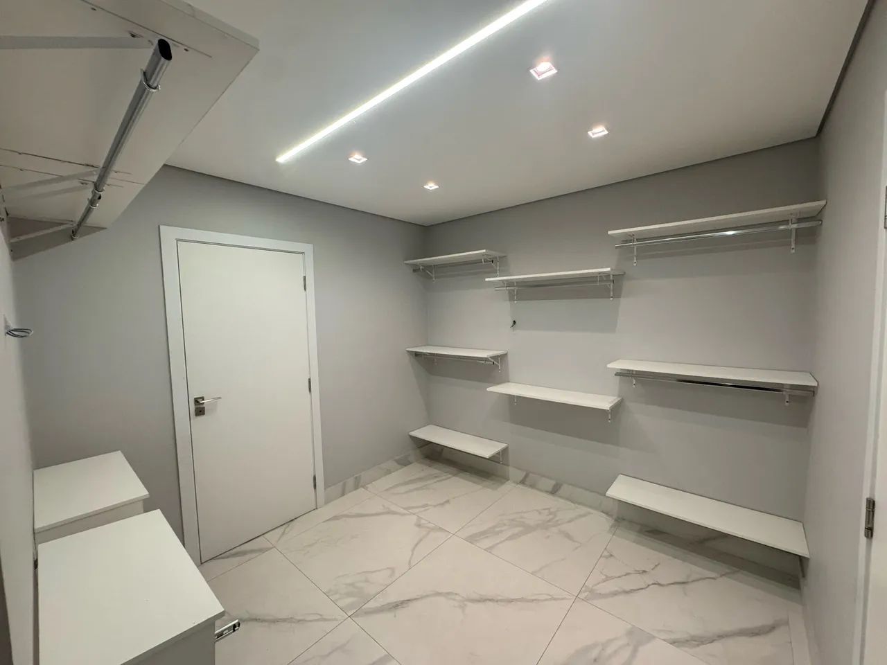 Vendo Kit com 10 Prateleiras com Cabideiro + 2 Gavetas  - Foto 5
