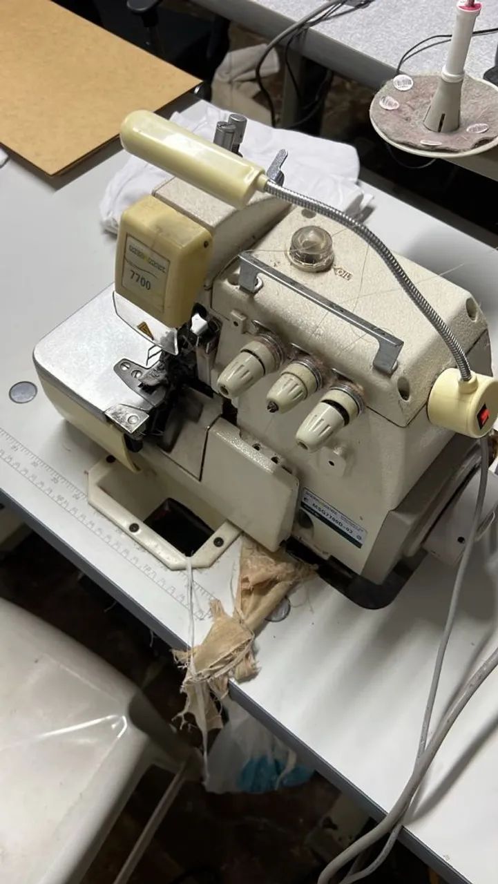 Barbada overlock industrial 