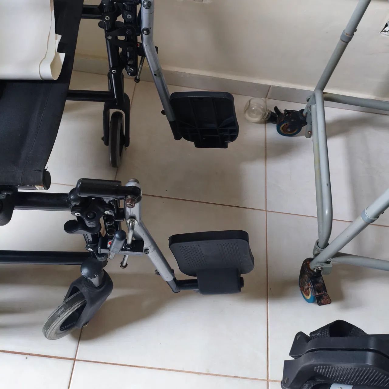 Cadeira de rodas reclinavel Ágile - Foto 4