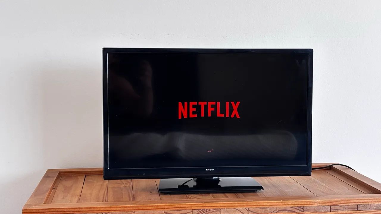 Smart TV Engel 24 polegadas HD - Foto 2