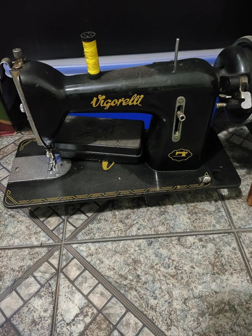 Máquina de costura vigorelli