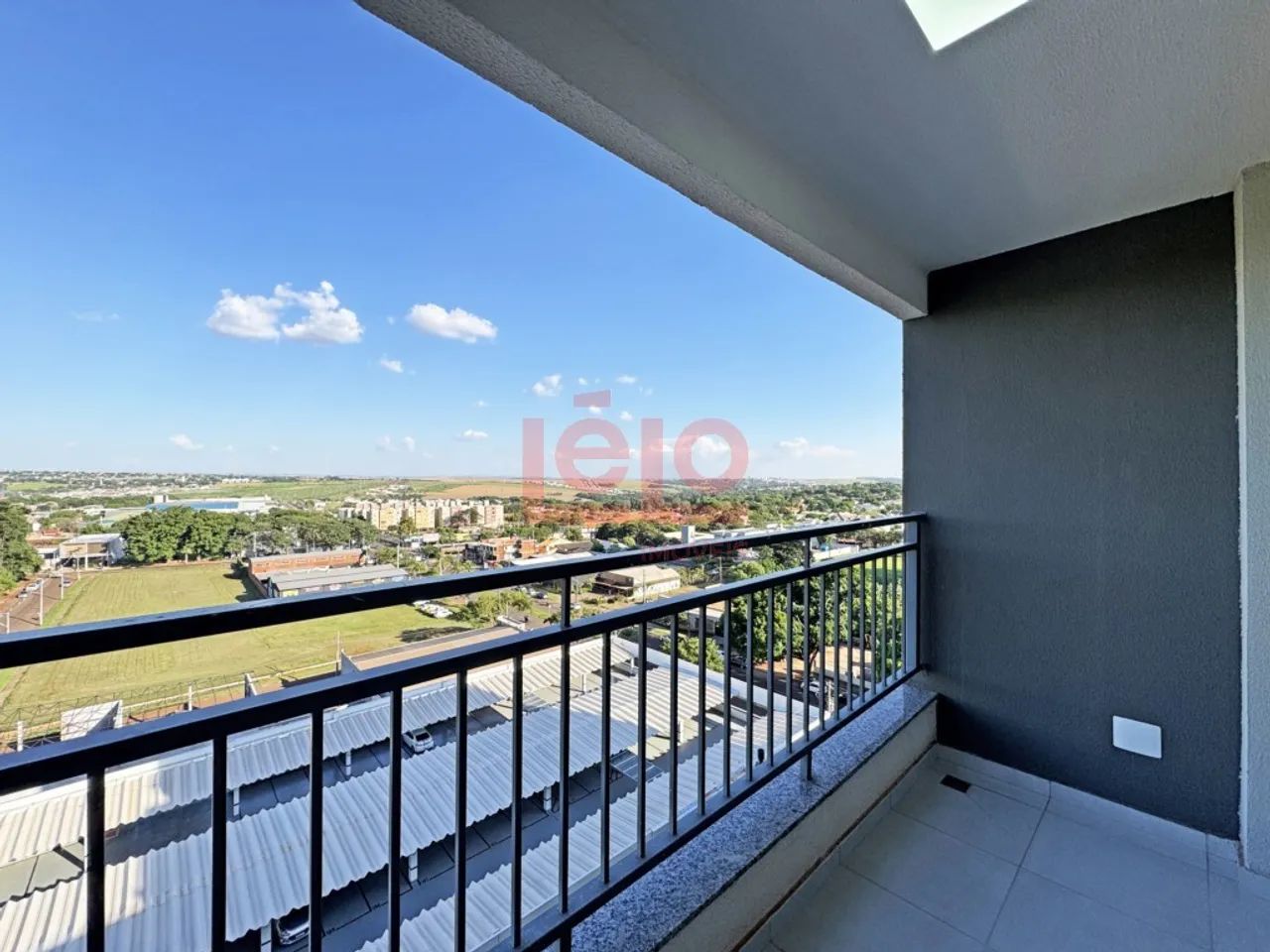Apartamento semimobiliado - Sacada com churrasqueira - Foto 5
