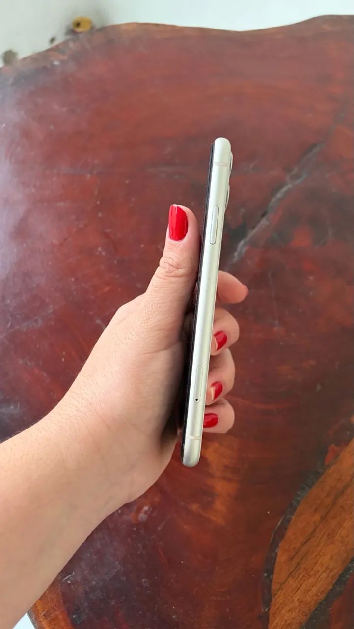 iPhone 11 - 64 gb - branco - Foto 2