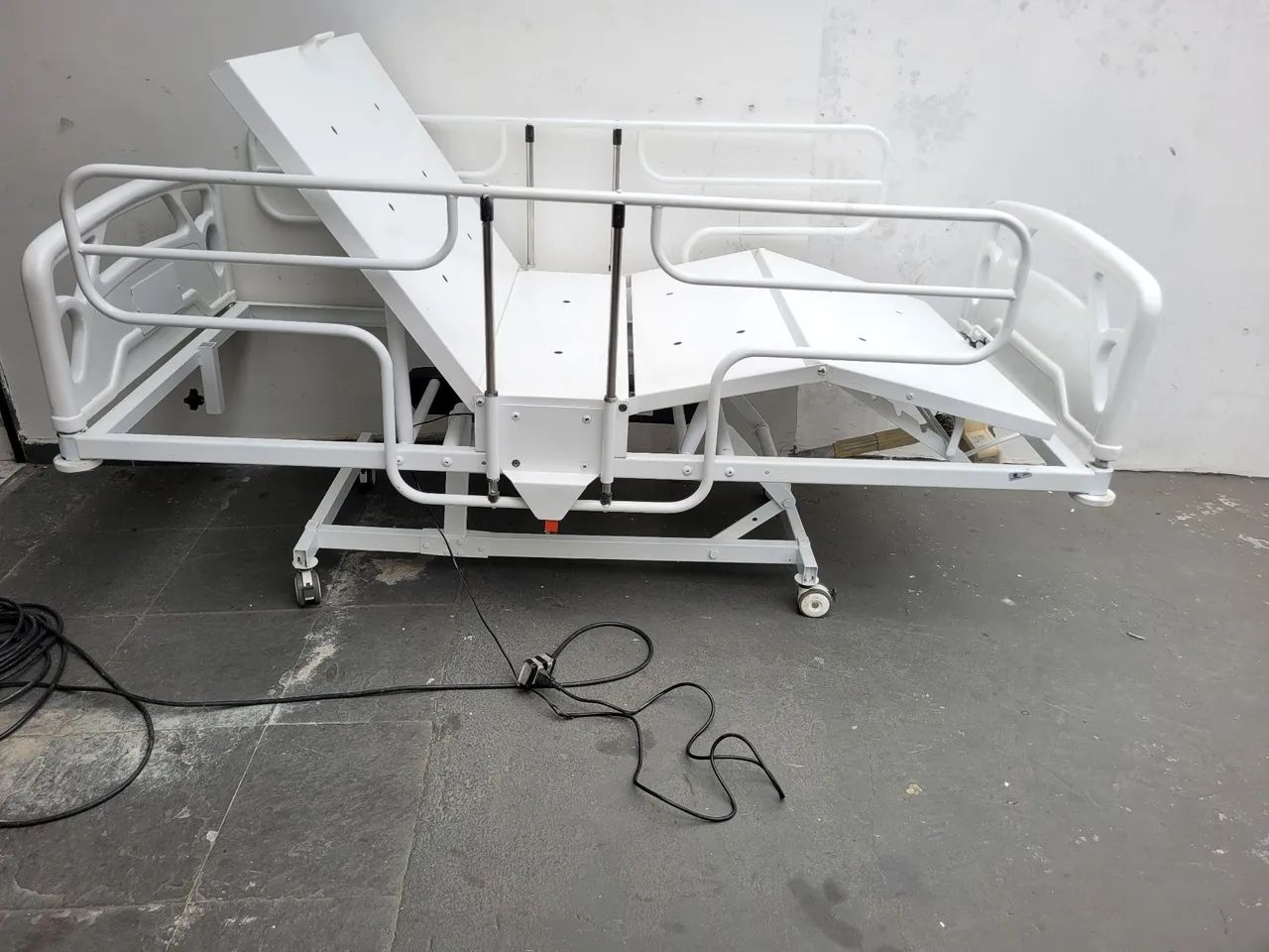 Cama hospitalar elétrica sem elevação 