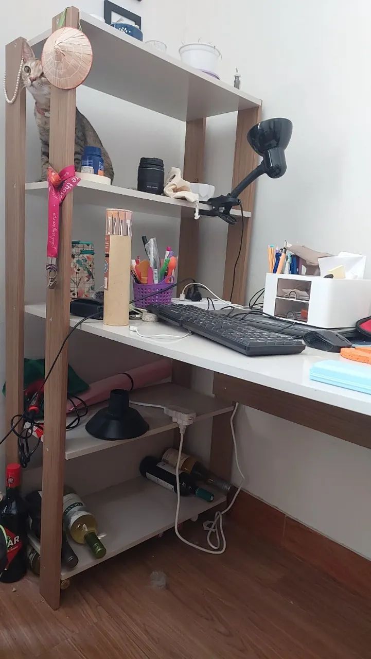 Escrivaninha / Mesa de Estudos com Prateleiras  - Foto 3