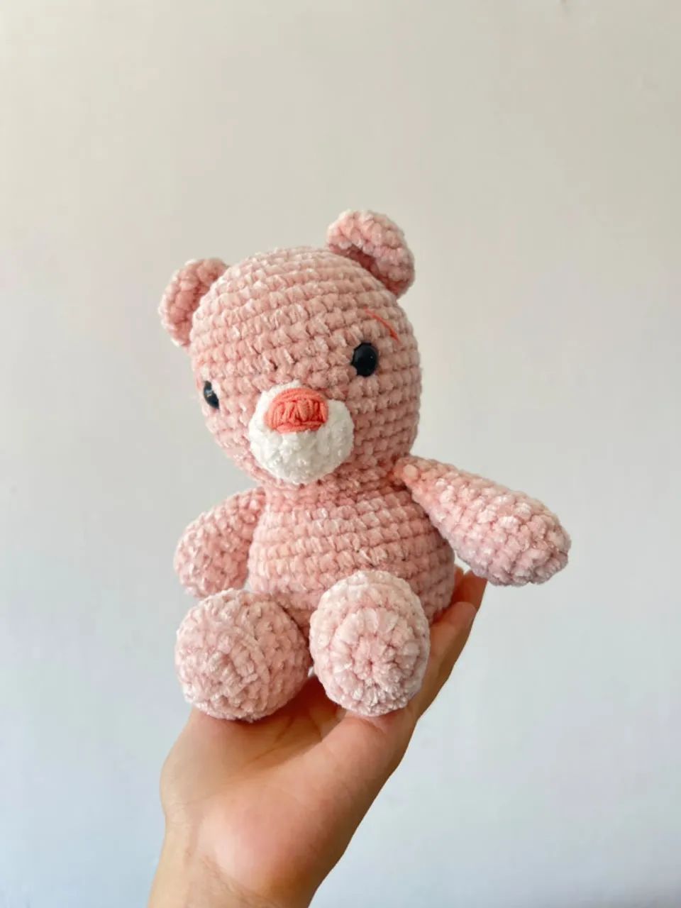 Ursinho de pelucia cor de rosa