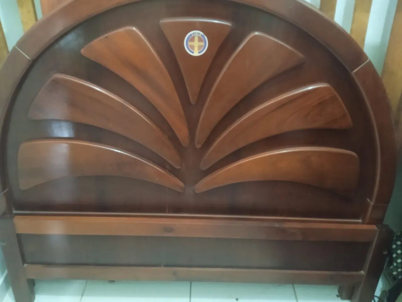 Cama casal de madeira 