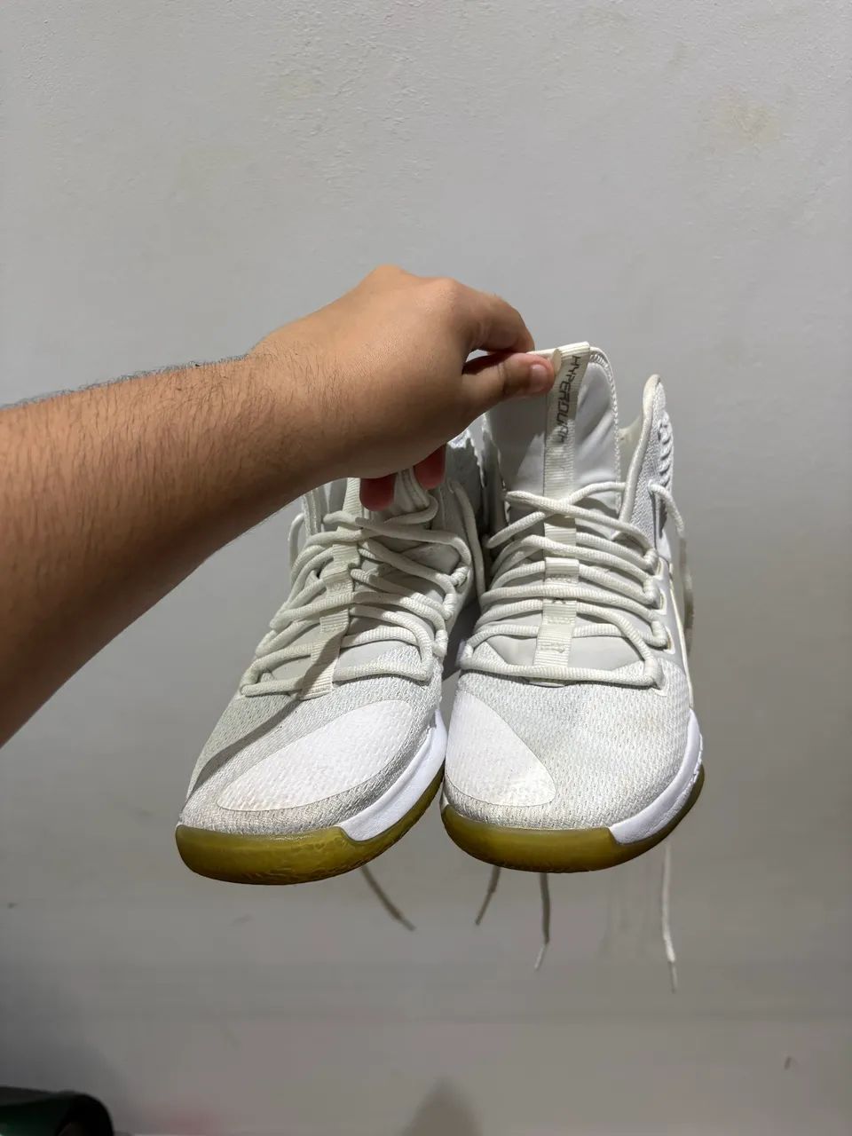 VENDO TÊNIS DE BASQUETE EM ÓTIMO ESTADO  - Foto 2