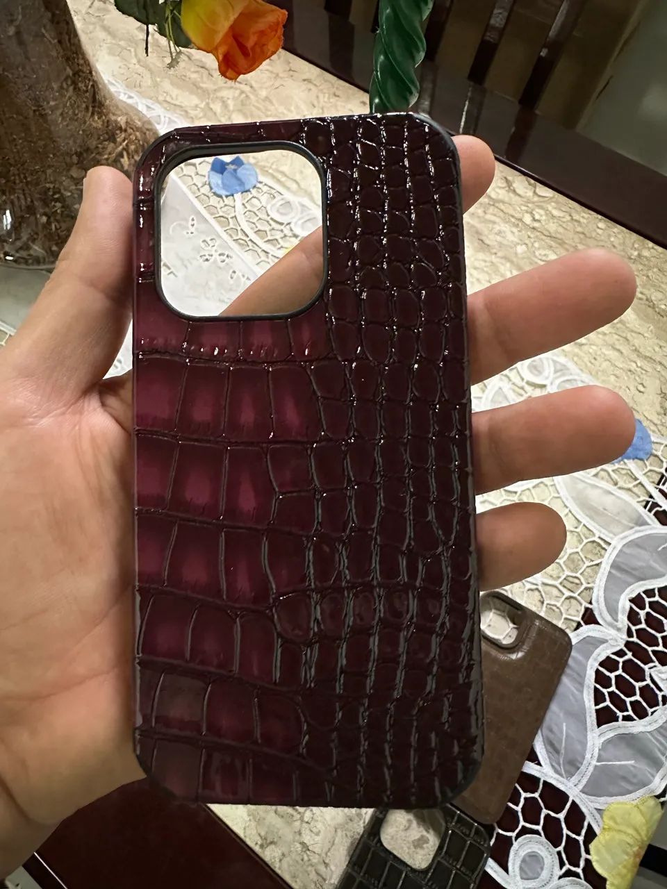 Kit 4 Capas Premium iPhone 13 - Estilo Couro e Crocodilo - Foto 5