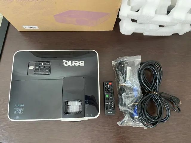 Projetor digital com tela e tripé  - Foto 4