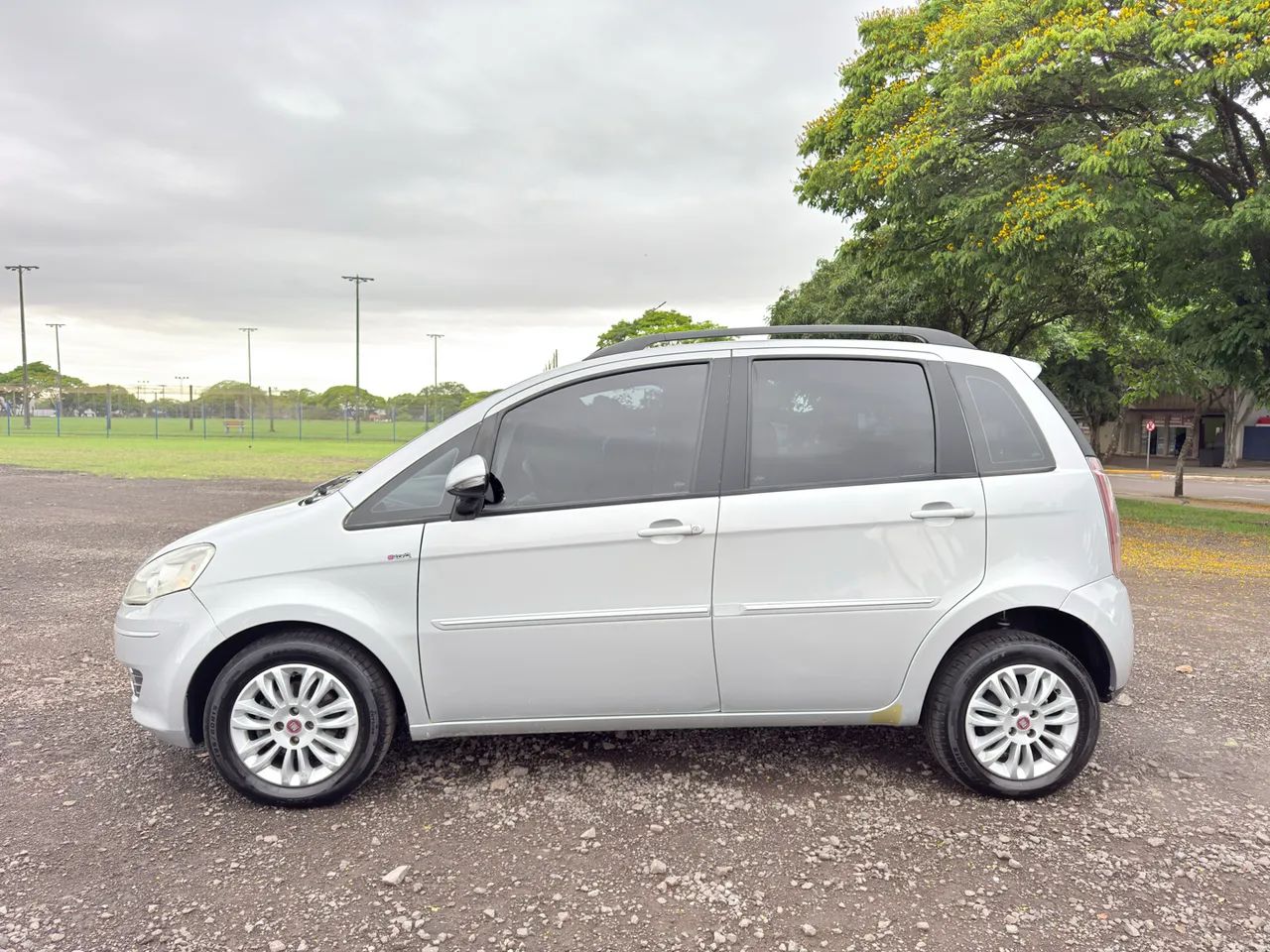 Fiat Idea Essence 1.6 Flex 16V 5P 2011 - Foto 5