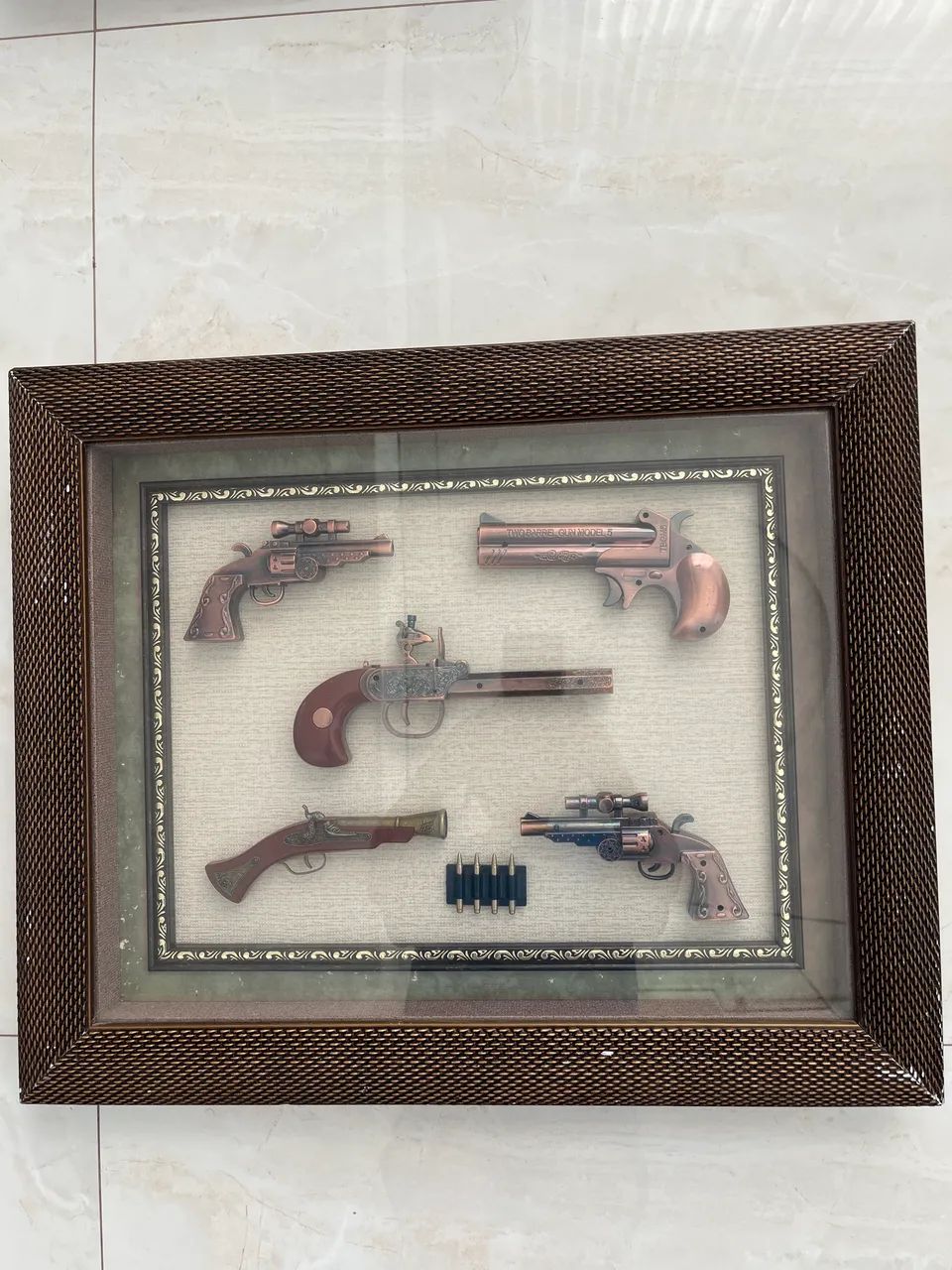 Quadro réplica de armas.