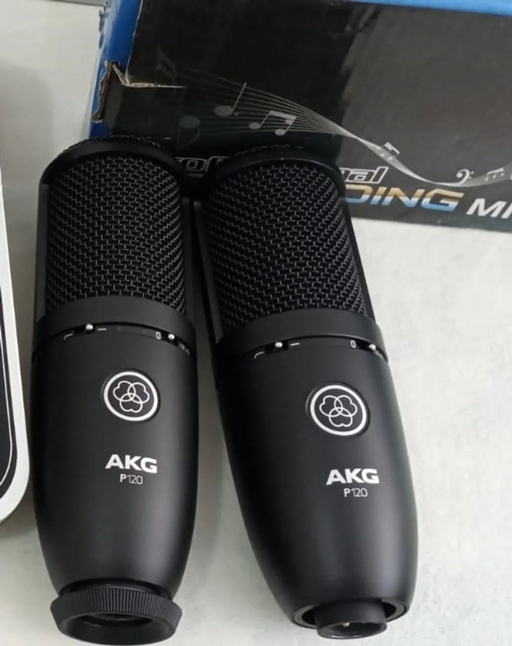 Microfones AKG P120