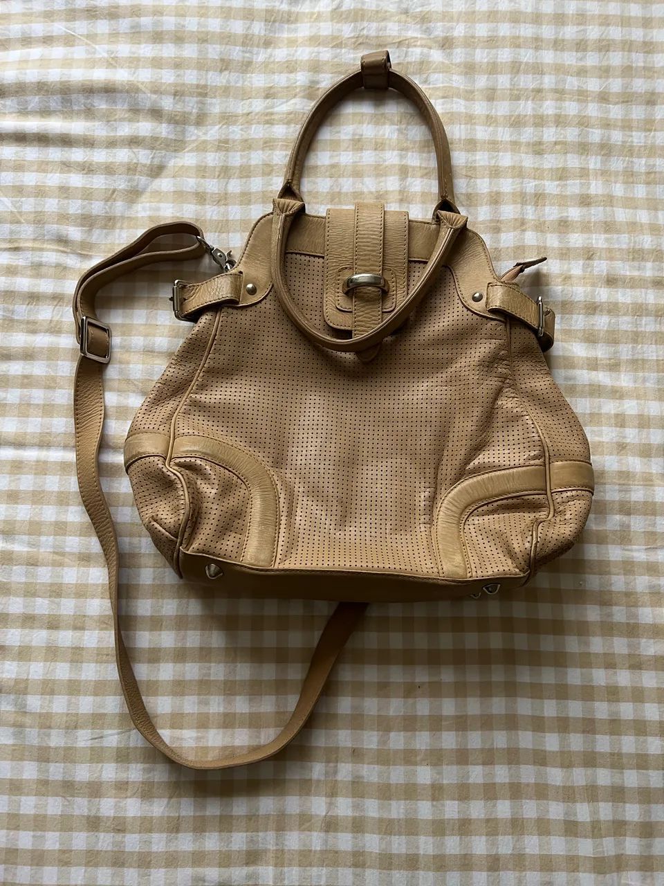 Bolsa de couro beje furadinha - Foto 2