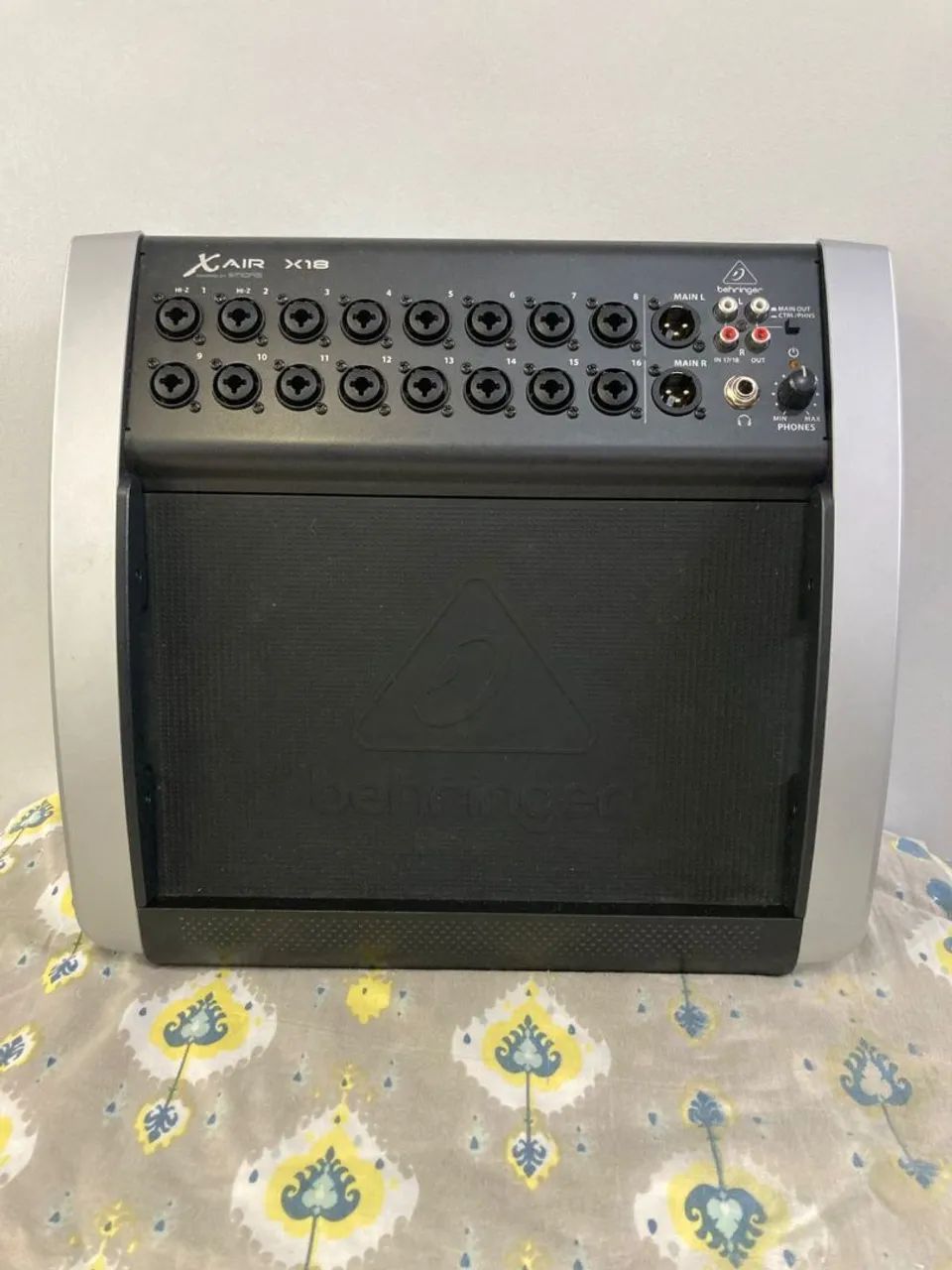 Vendo Mesa de Som Digital 18 Canais - Foto 3