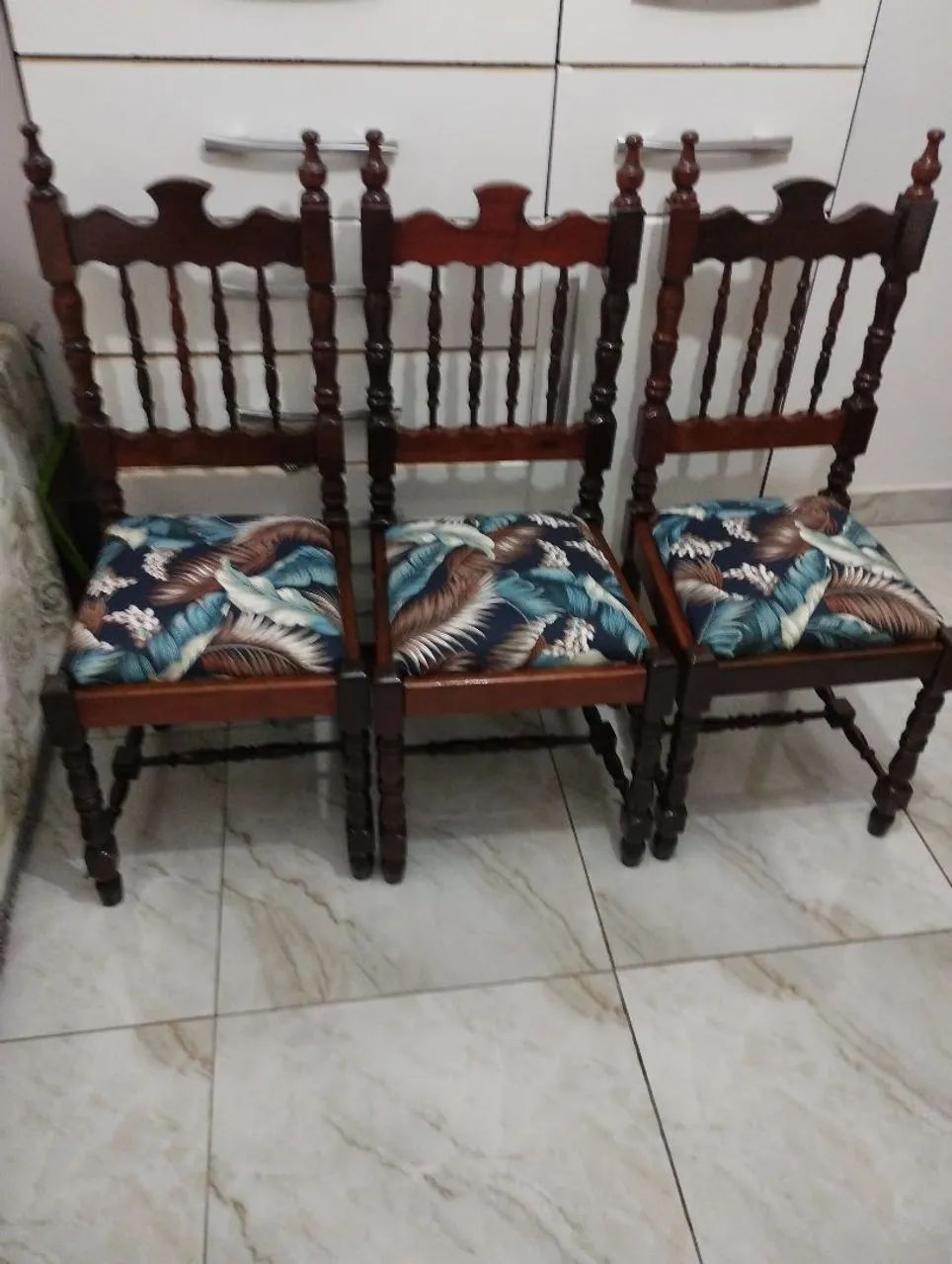 Vendo 3 cadeiras ( novas )