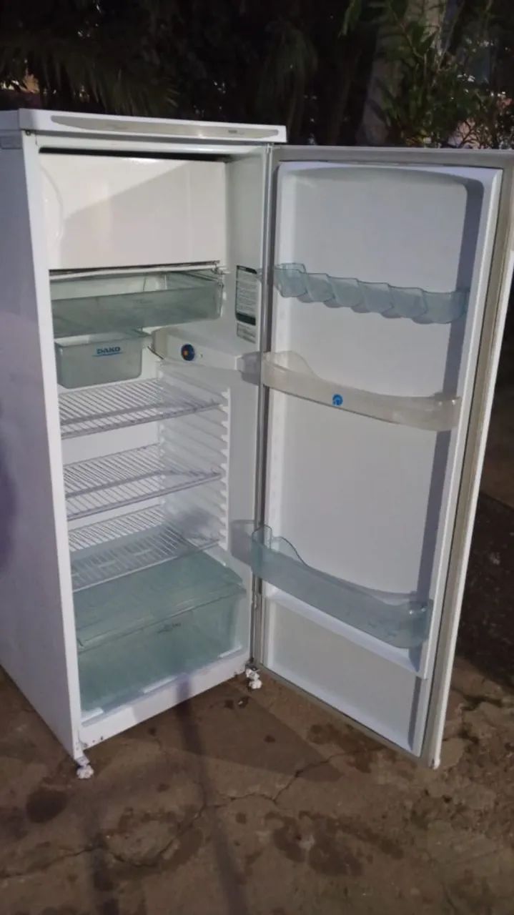 GELADEIRA 320LTRS FUNCIONANDO PERFEITAMENTE 